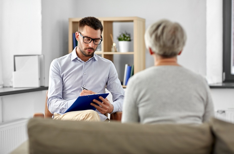 Therapist listing notes for a patient in an outpatient program